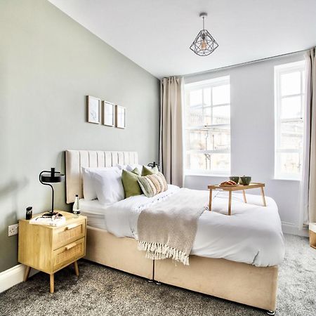 The Yorkshire Crown - Luxury Apartment - Free Parking Nearby هاروغايت المظهر الخارجي الصورة