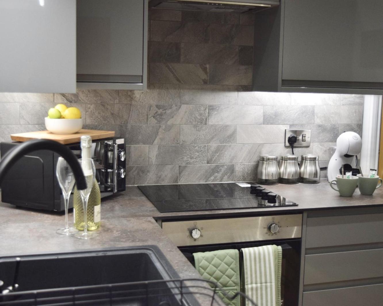 The Yorkshire Crown - Luxury Apartment - Free Parking Nearby هاروغايت المظهر الخارجي الصورة