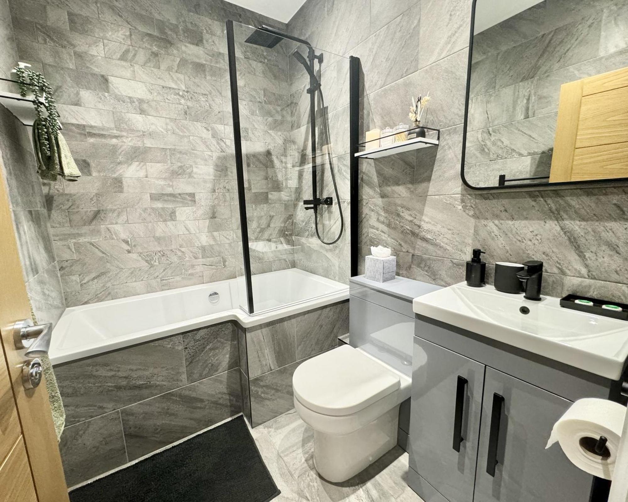 The Yorkshire Crown - Luxury Apartment - Free Parking Nearby هاروغايت المظهر الخارجي الصورة