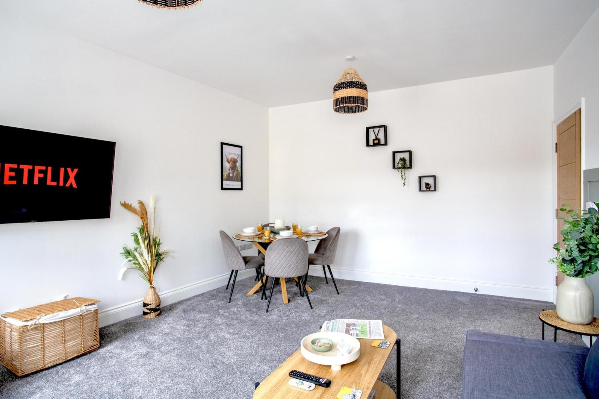 The Yorkshire Crown - Luxury Apartment - Free Parking Nearby هاروغايت المظهر الخارجي الصورة