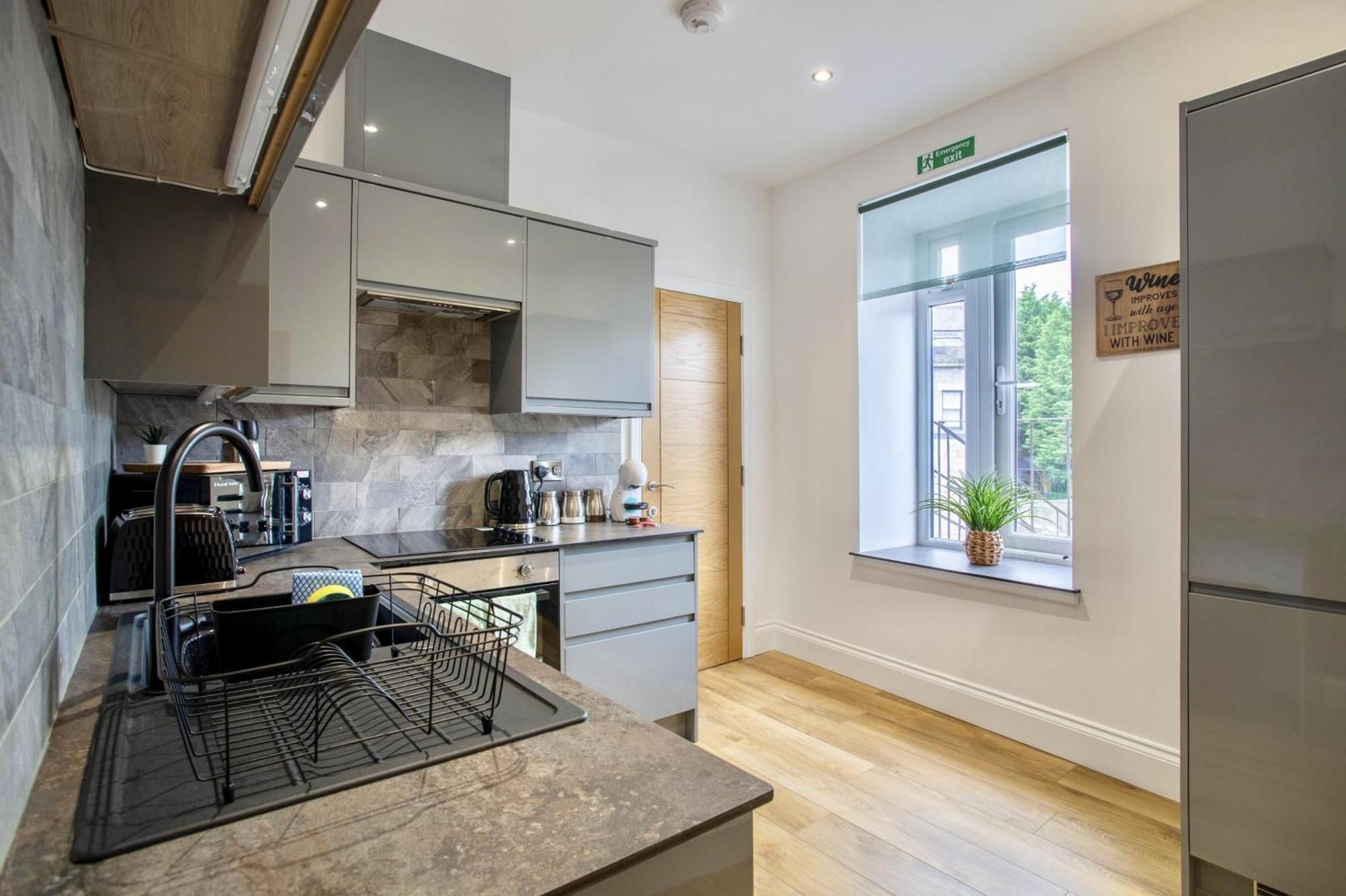 The Yorkshire Crown - Luxury Apartment - Free Parking Nearby هاروغايت المظهر الخارجي الصورة